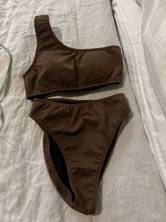 (Category: ) located in . Submitted by caycloset (Listing ID 1149456913, Image 1). Description: .
