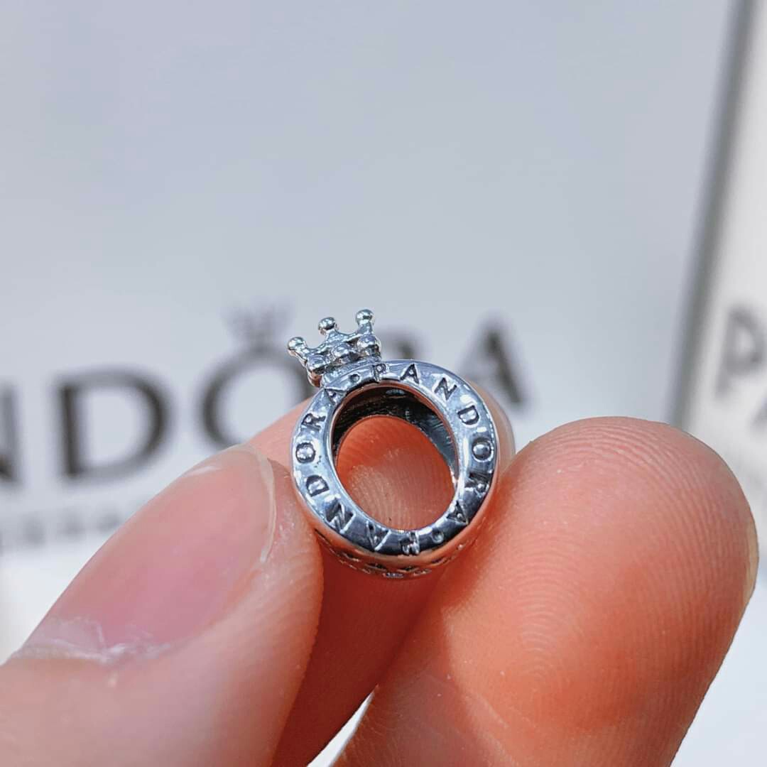 Pandora o crown charm store