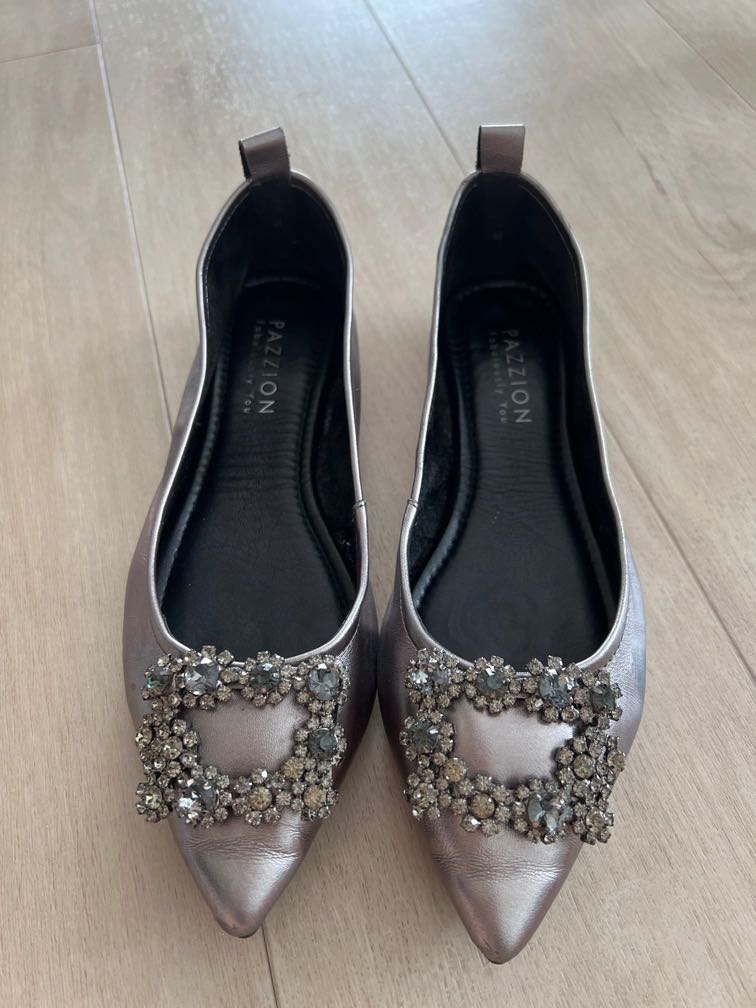Dark silver shop flats