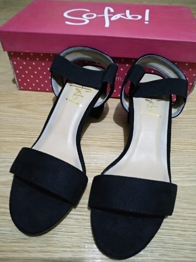 So Fab Script So Fab sandals, Women's Fashion, Footwear, Flats & Sandals on Carousell