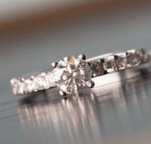 Solitaire ring - Michael Hill Australia (Category: Rings) located in Dasmarinas. Submitted by dar.sab (Listing ID 1149581340, Image 1). Description: Michael Hill Australia 18ct White Gold Solitaire Round diamond weighing not less than 0.64ct 5 round diamond each side TWD no less than 1ct I color, I1 clarity or better Original price (2018) = A$6,729 *comes with certificate of authenticity*.