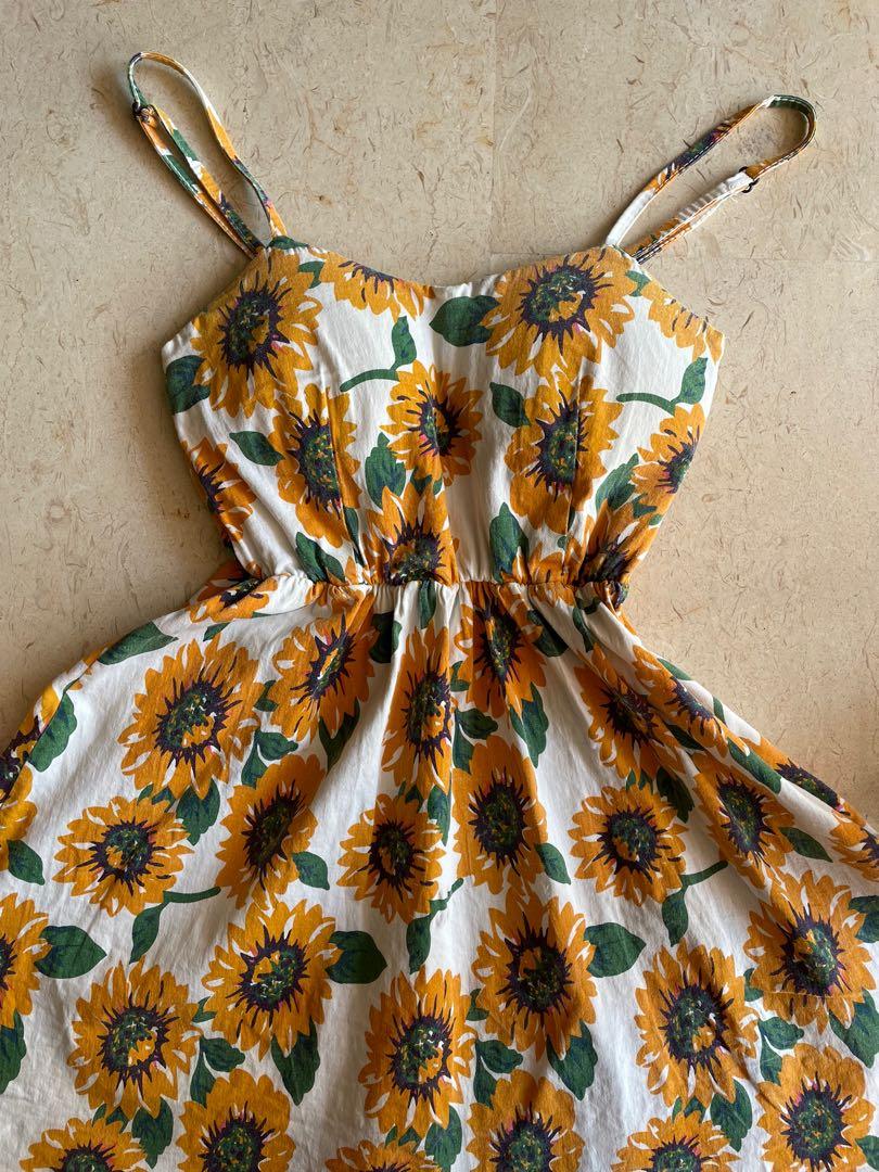 Retro store sunflower dress