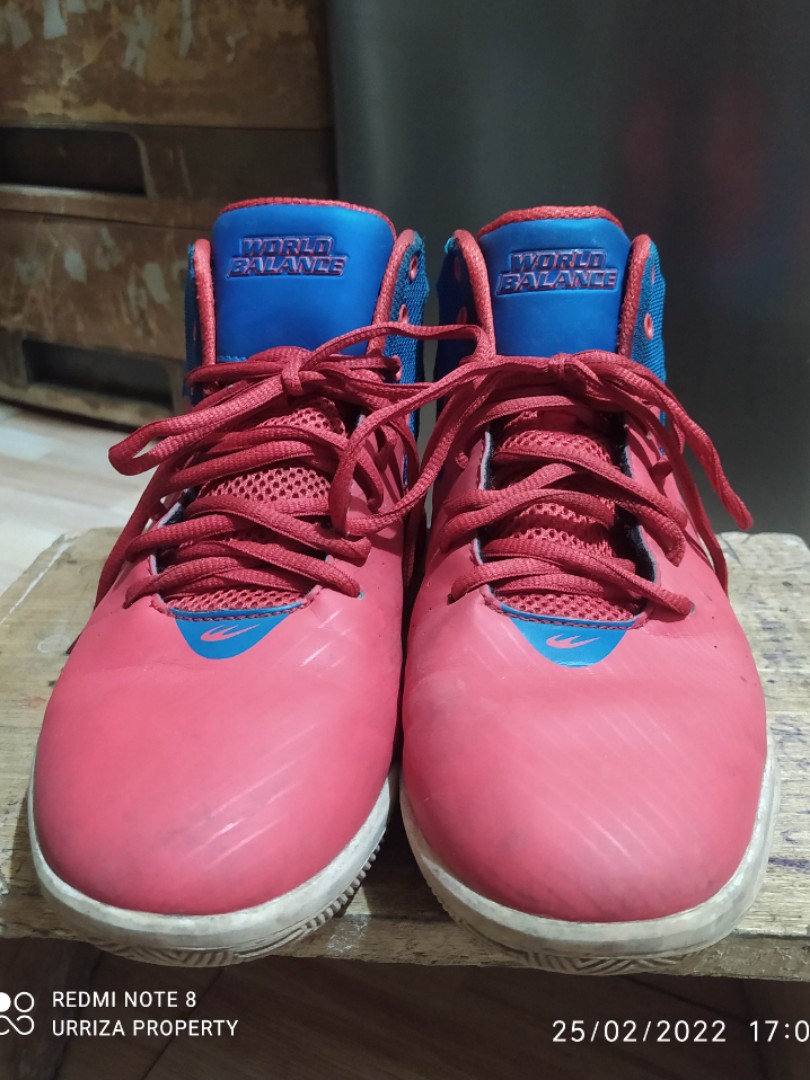 High neck basketball best sale shoes