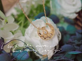 一款四戴星月鑽石18k金頸鏈
4 Ways Star Moon Diamond 18k Gold Necklace64226038365826110