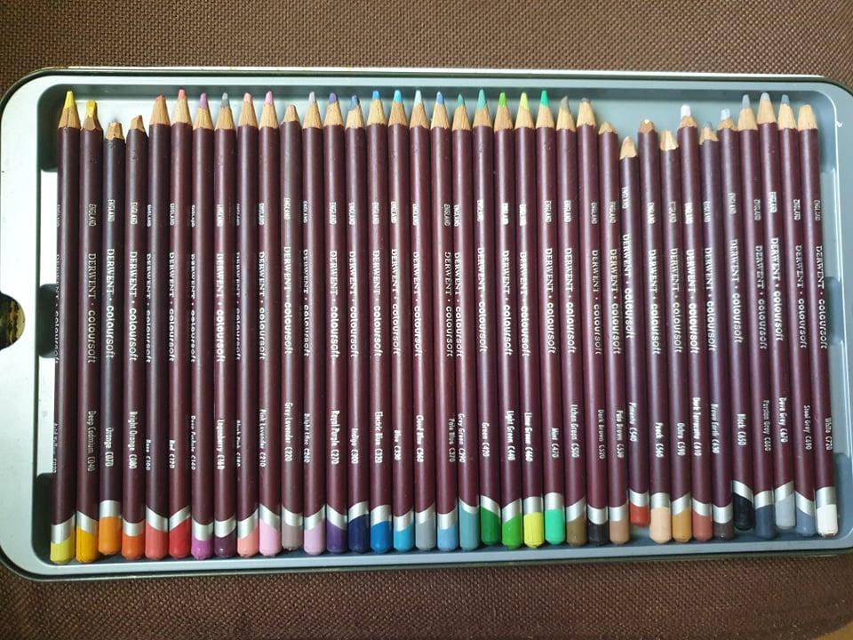 36 DERWENT COLOURSOFT COLORED PENCILS (Category: Craft Supplies & Tools) located in Manila. Submitted by germainepatdu (Listing ID 1149674002, Image 3). Description: Slightly used coloursoft derwent coloured pencils original price: P2800 Slightly used for a college project..