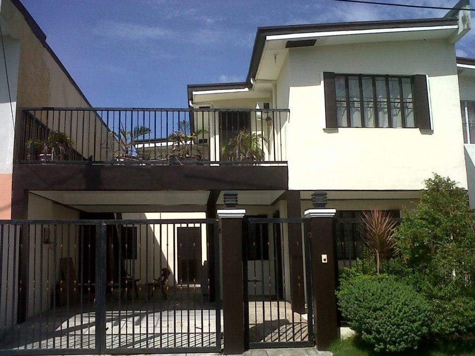 5 Bedrooms House and Lot For Sale, Subdivision just in front of