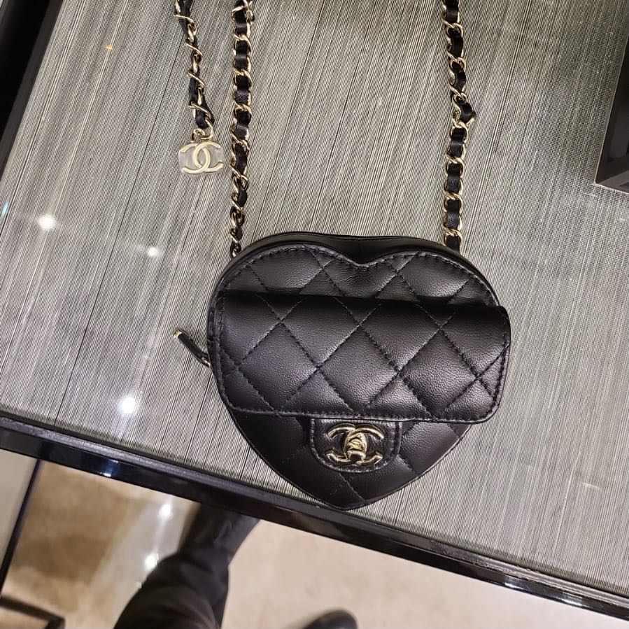 AVAIL 🔥 22S Chanel Heart Belt Bag Black, Luxury, Bags & Wallets on  Carousell