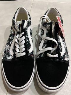 vans skull trainers