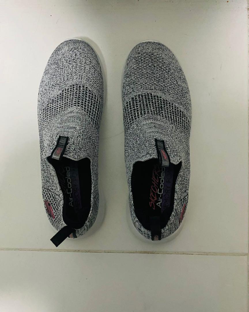Skechers memory online foam pumps