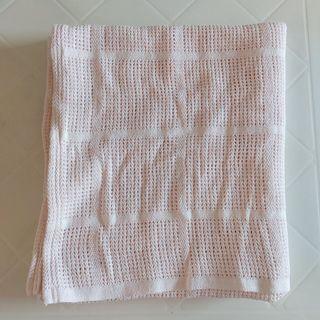 Preloved Cellular Knit Baby Blanket in Baby Pink