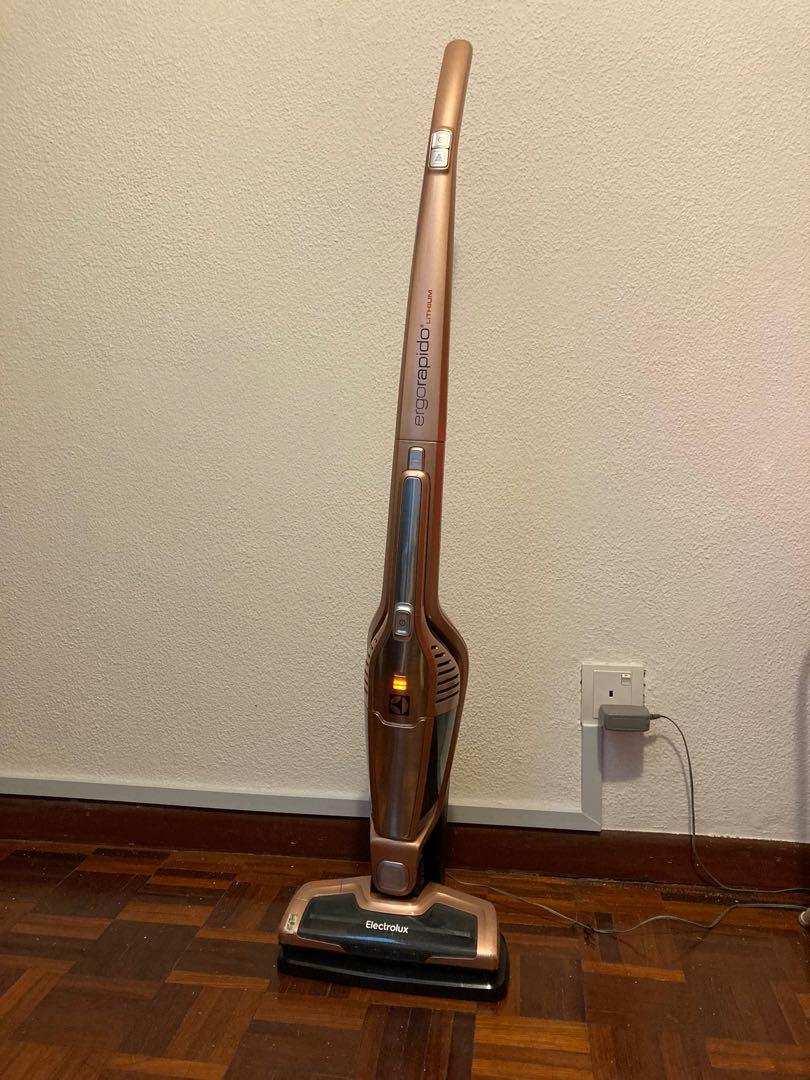 Electrolux cordless vacuum cleaner (weak battery), Health & Nutrition