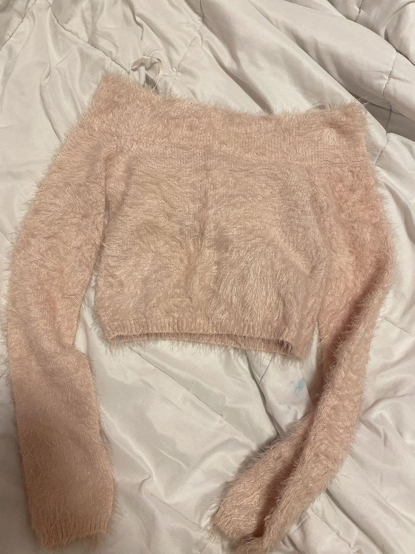 Forever 21 top (Category: Longsleeves) located in Imus. Submitted by declutterjrjr (Listing ID 1149721000, Image 1). Description: Swipe for ww.