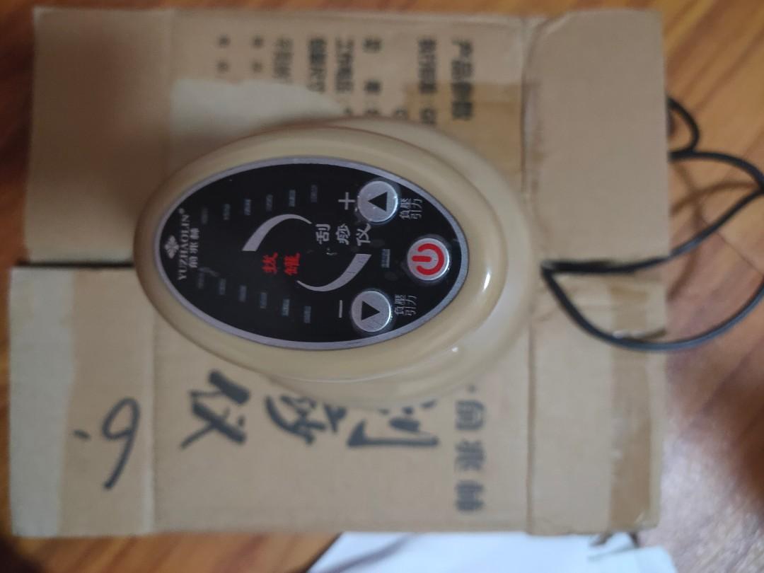 Items (Category: Hair) located in Singapore. Submitted by nice88_ (Listing ID 1149796804, Image 3). Description: Everything at $2 All are usable and good condition Pic 5 : 5books for $7. Meet up.