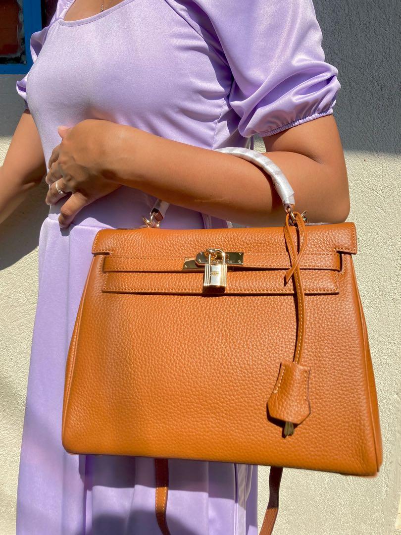 Hermès Kelly 25 Handbag in gold togo leather – Fancy Lux