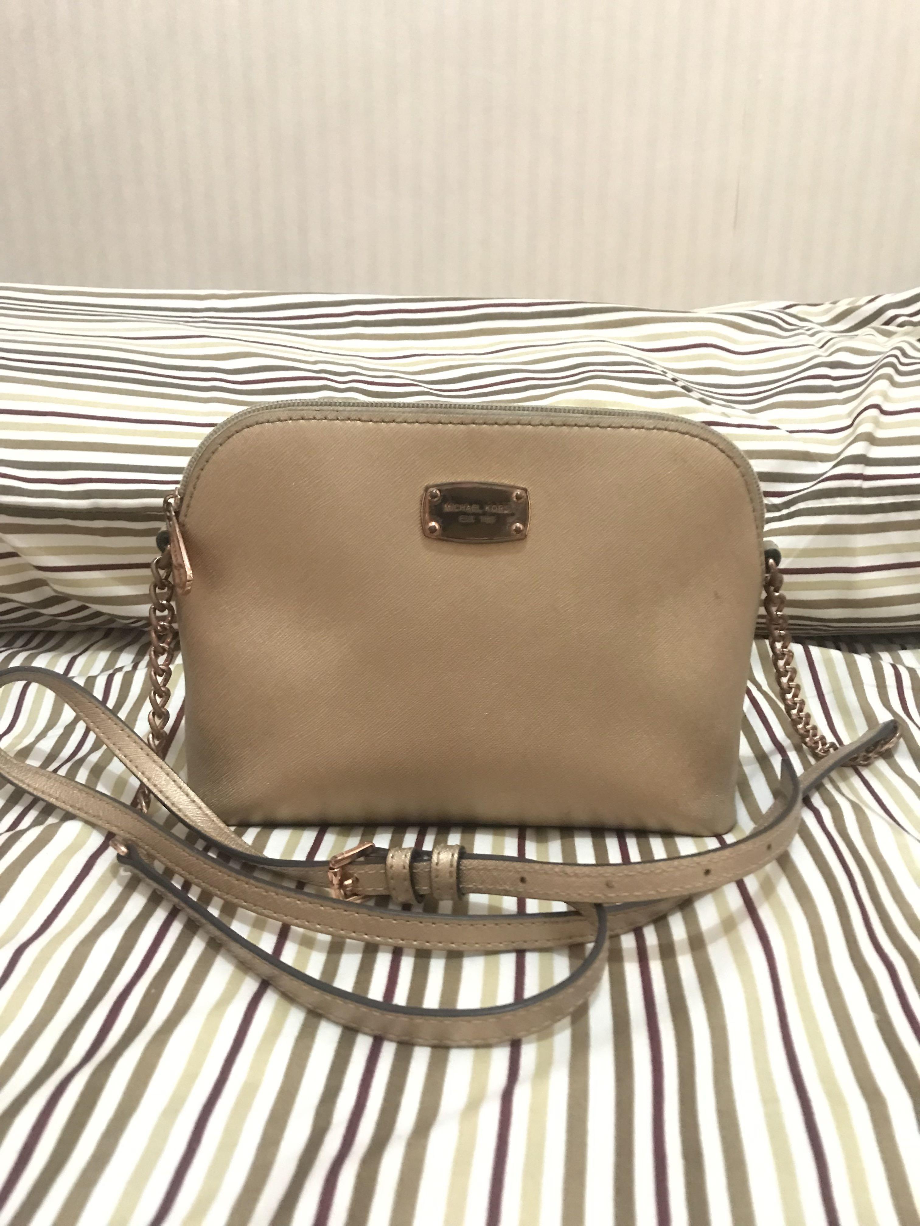 Michael kors cindy hotsell lg dome crossbody