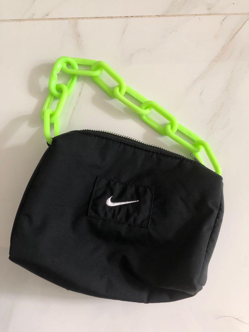 Nike腋下包, 名牌, 手袋及銀包- Carousell