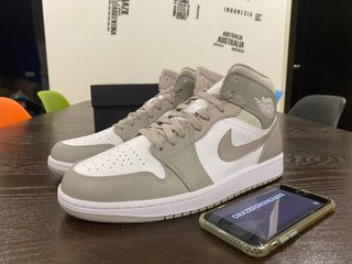 (Category: ) located in . Submitted by crazeforsneaker (Listing ID 1149768003, Image 1). Description: .