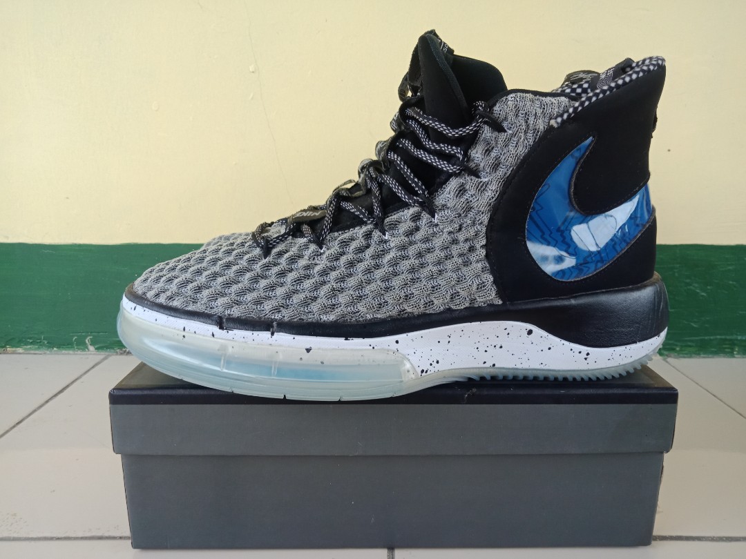 Sepatu basket second, Fesyen Pria, Sepatu, Sneakers di Carousell