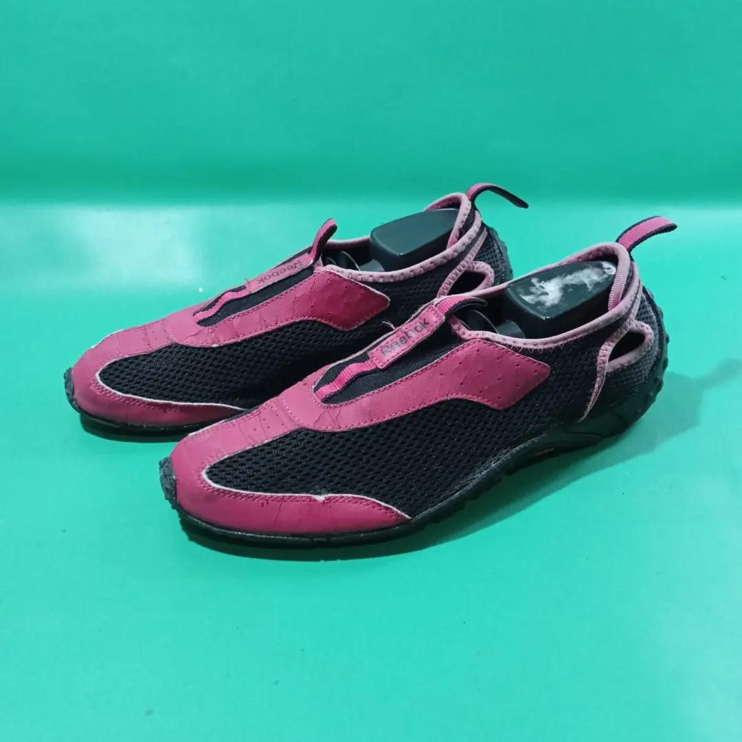 Sepatu reebok slip on store