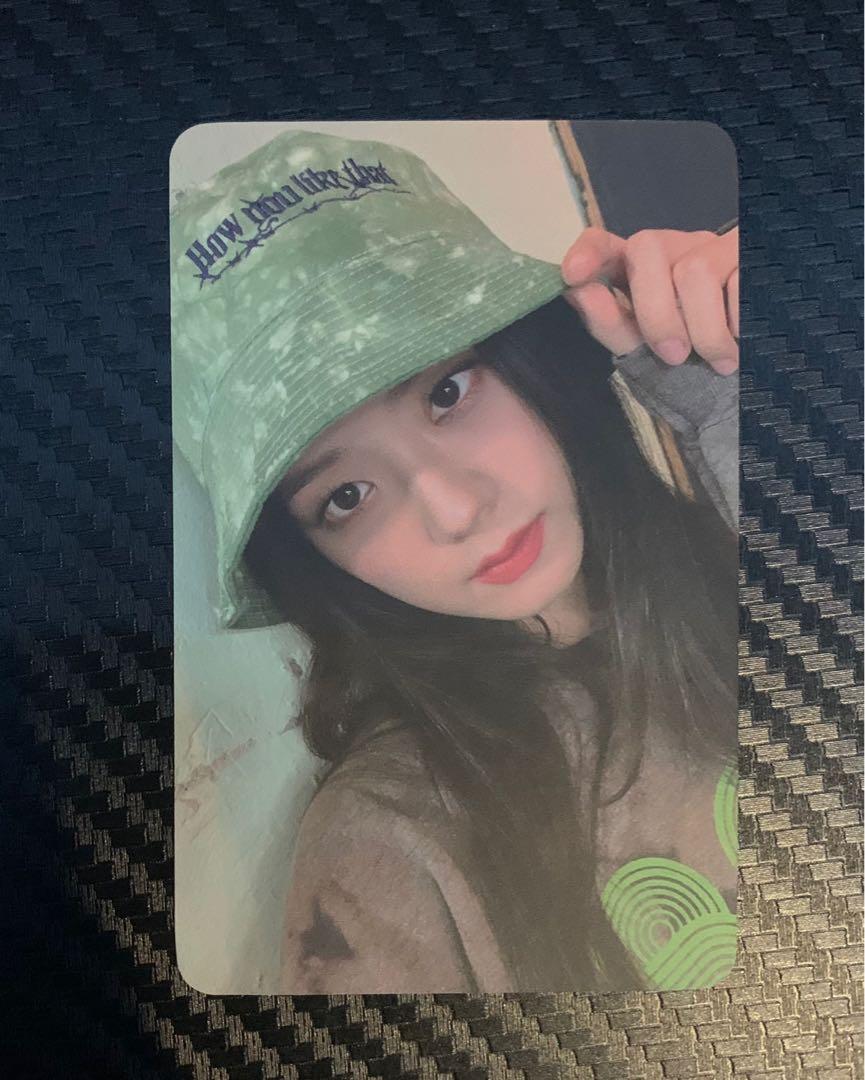 WTS JISOO BUCKET HAT PHOTOCARD 