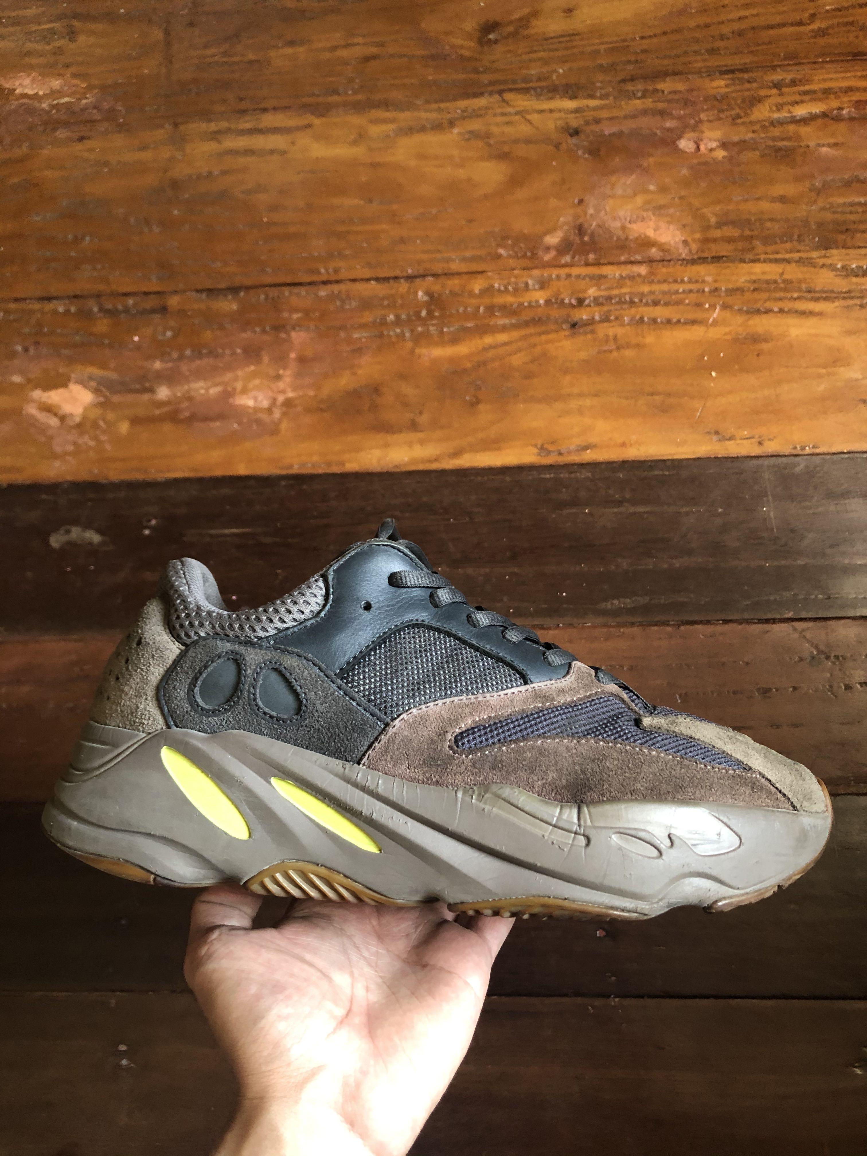 Yeezy 700 mauve, Men's Fashion 