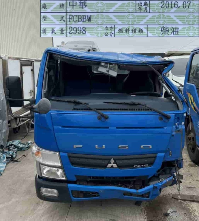 零件車中華三菱fuso 堅達五期零件拆賣 汽機車零配件在旋轉拍賣