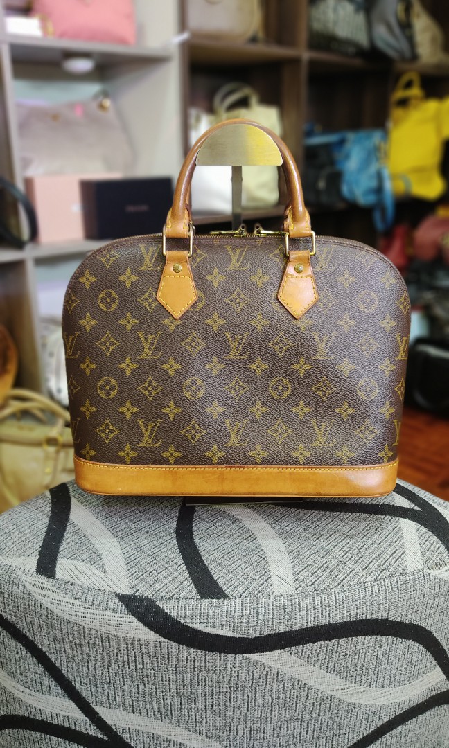 Louis Vuitton Alma Handbag 400530