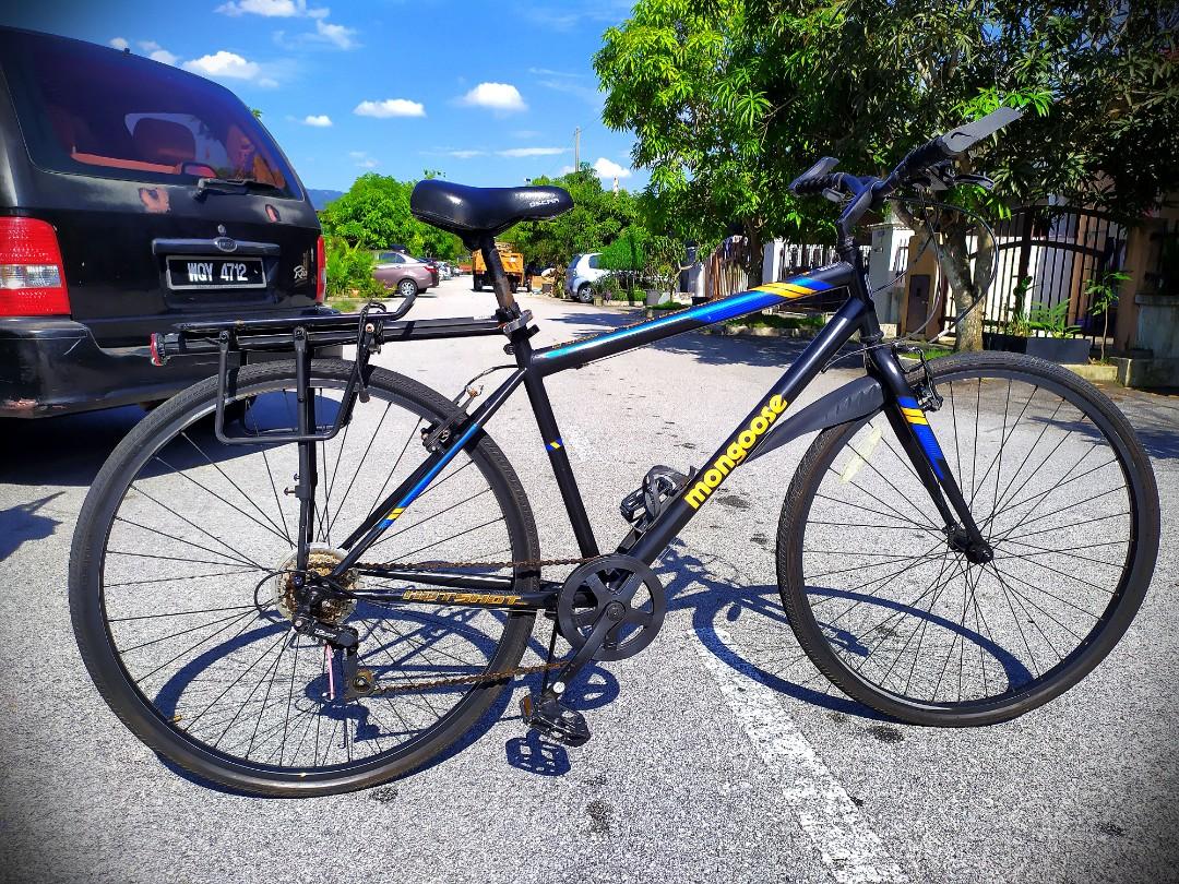 700c mongoose hotshot men's bike 2025