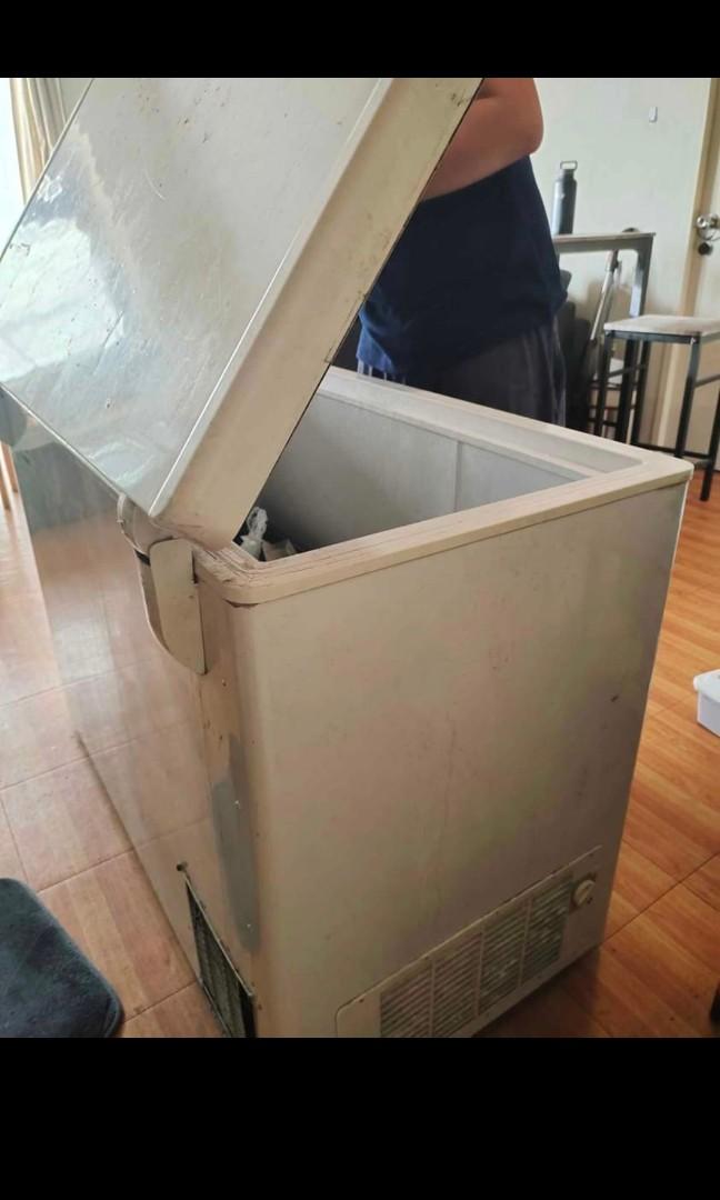 Broken chest freezer, TV & Home Appliances, Kitchen Appliances