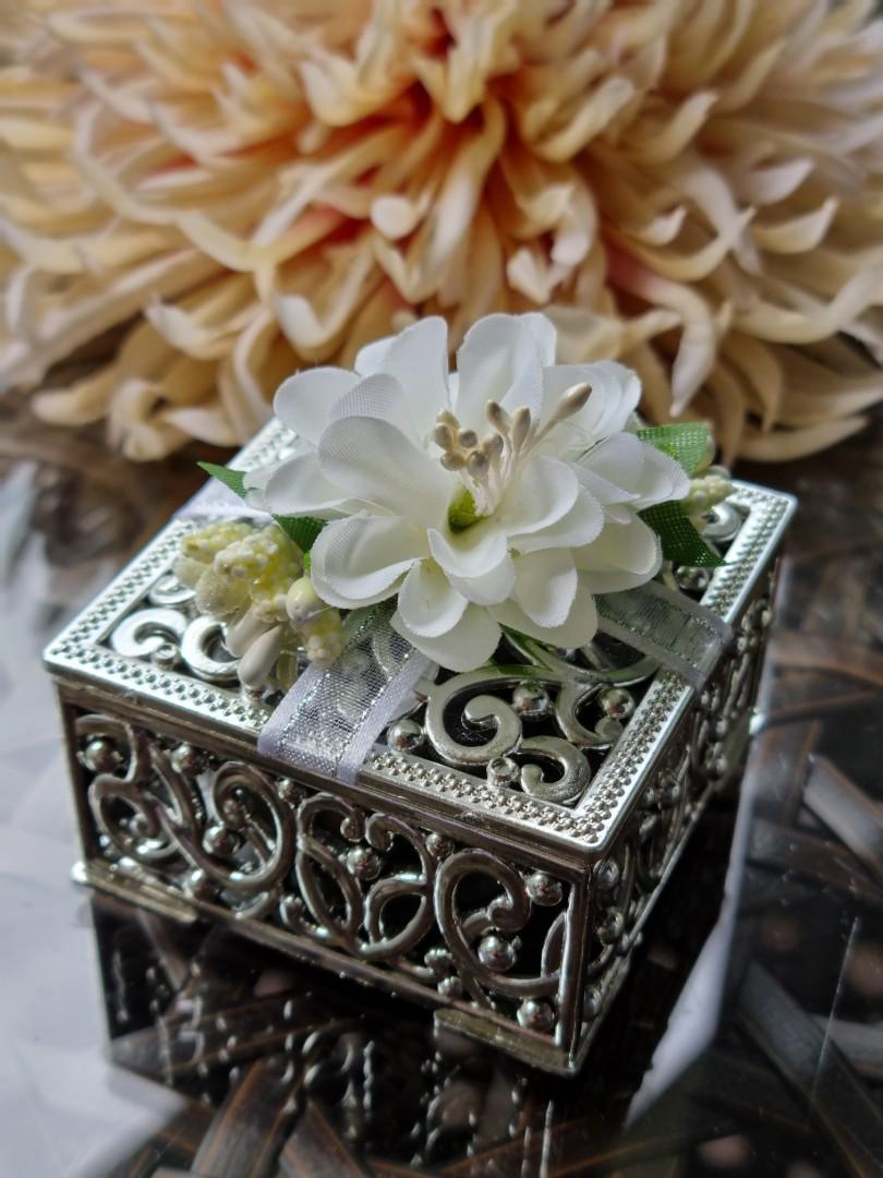 Bunga Rampai holder/ bunga rampai, Hobbies & Toys, Stationery & Craft ...