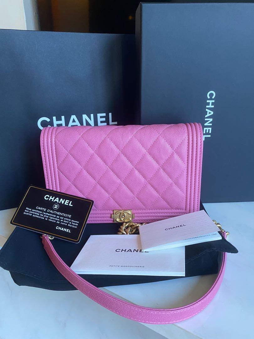 Chanel 22P pink grained calfskin zippy wallet