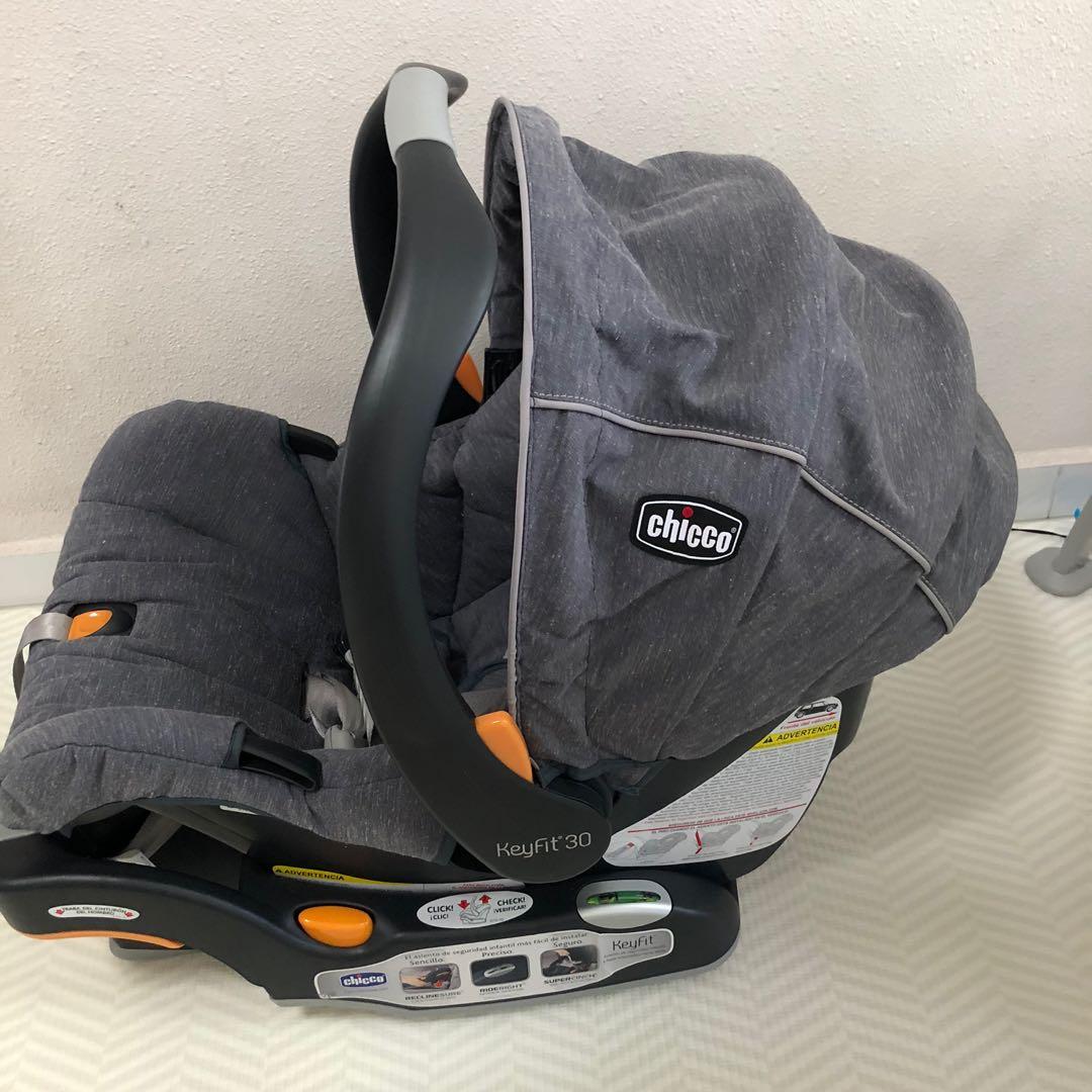 CHICCO Keyfit 30 Baby Infant Carseat and base with newborn insert