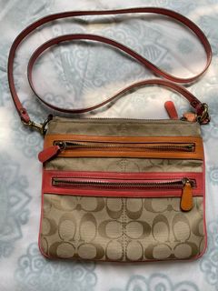 （分類：）位於 。 由 just__preloved 提交（商品編號 1149845726，圖片 1）。簡介： 。