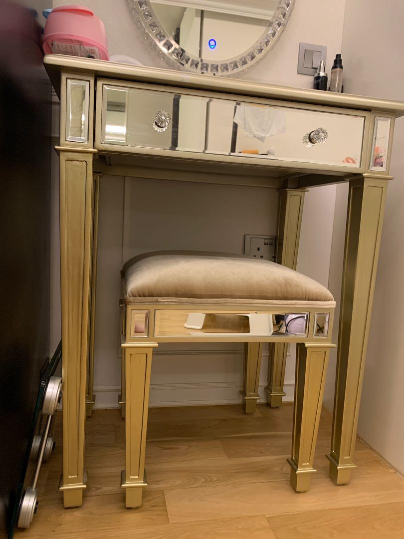 Dressing table (Category: Tables & Sets) located in Singapore. Submitted by pinkguigui (Listing ID 1149909822, Image 2). Description: Classic design Dressing Table and Chair.