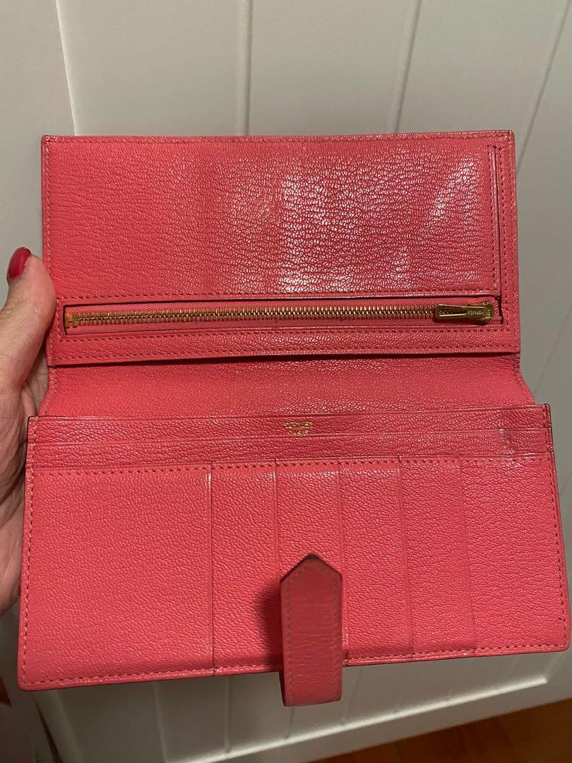 Hermes Bearn Wallet （分類：銀包、卡片套）位於 Hong Kong。 由 mio2022 提交（商品編號 1149928043，圖片 3）。簡介： 只有原装盒，已經無收據，可配验 Mysoregoatskin山羊皮 U5 金扣 新淨無乜污漬 Size:L17.5cmxH9cmxD0.4cm A stamp 好少用,一直擺系盒入面。