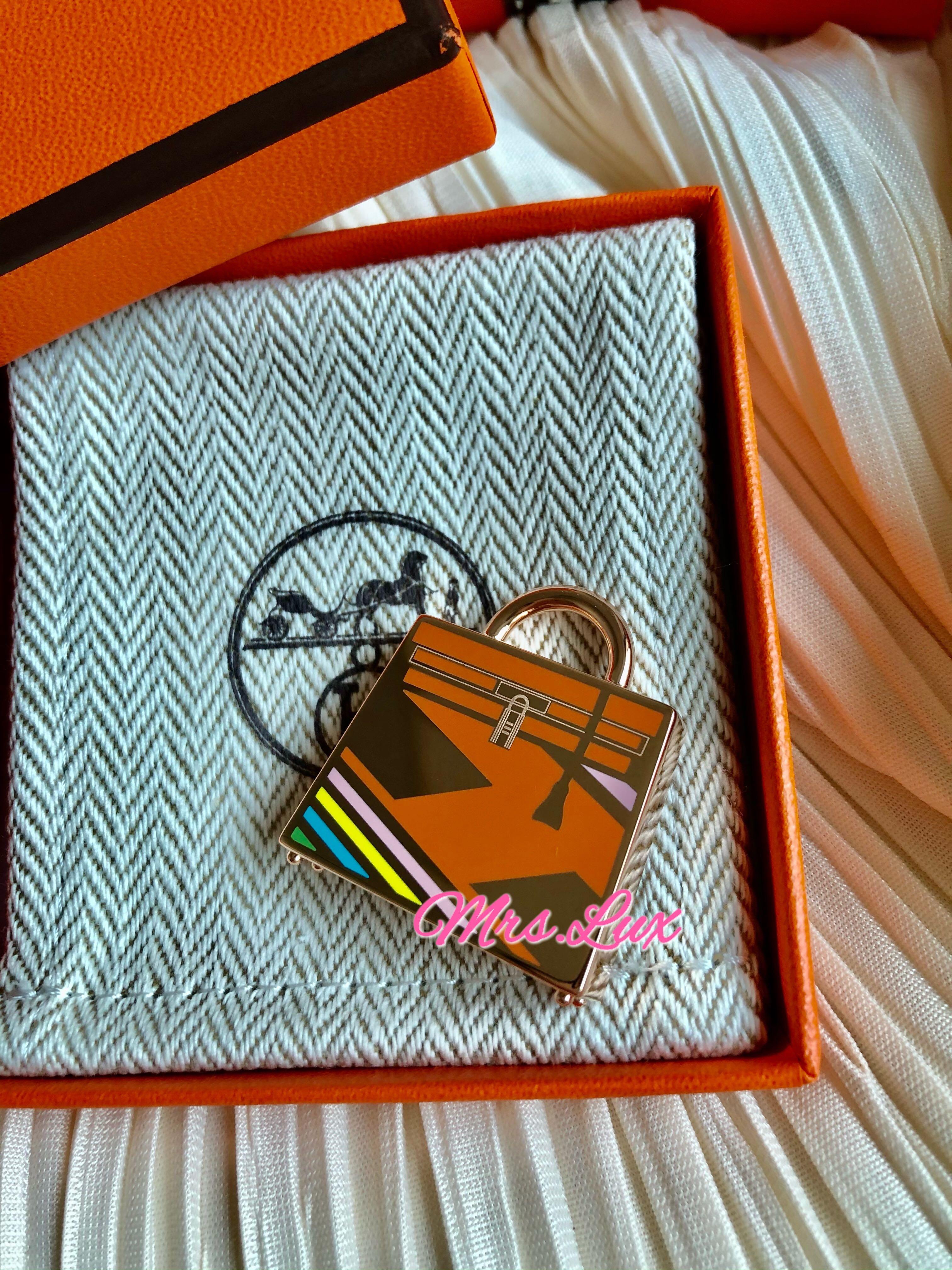 Hermes CURIOSITE Kelly Laque H Vibration Charm, Orange, 【Inventory Required Check】