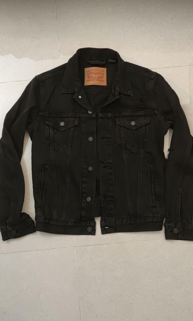 Levi's Washed Black Distressed Trucker Denim Jean Jacket, Men's Fashion,  Coats, Jackets and Outerwear on Carousell