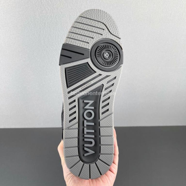 Louis Vuitton - Louis Vuitton Trainer 'Silver' (8 UK)