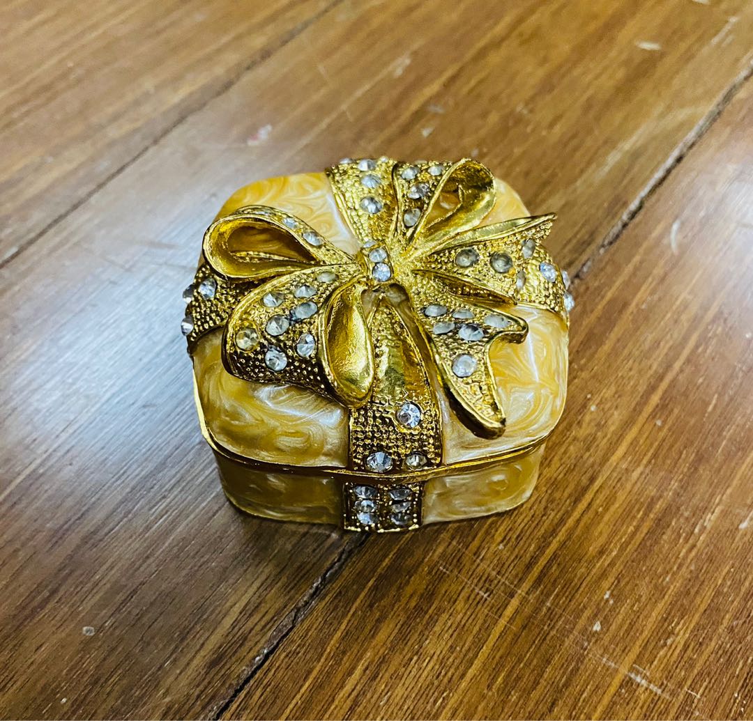 Metal Trinket box / gold, Everything Else, Others on Carousell