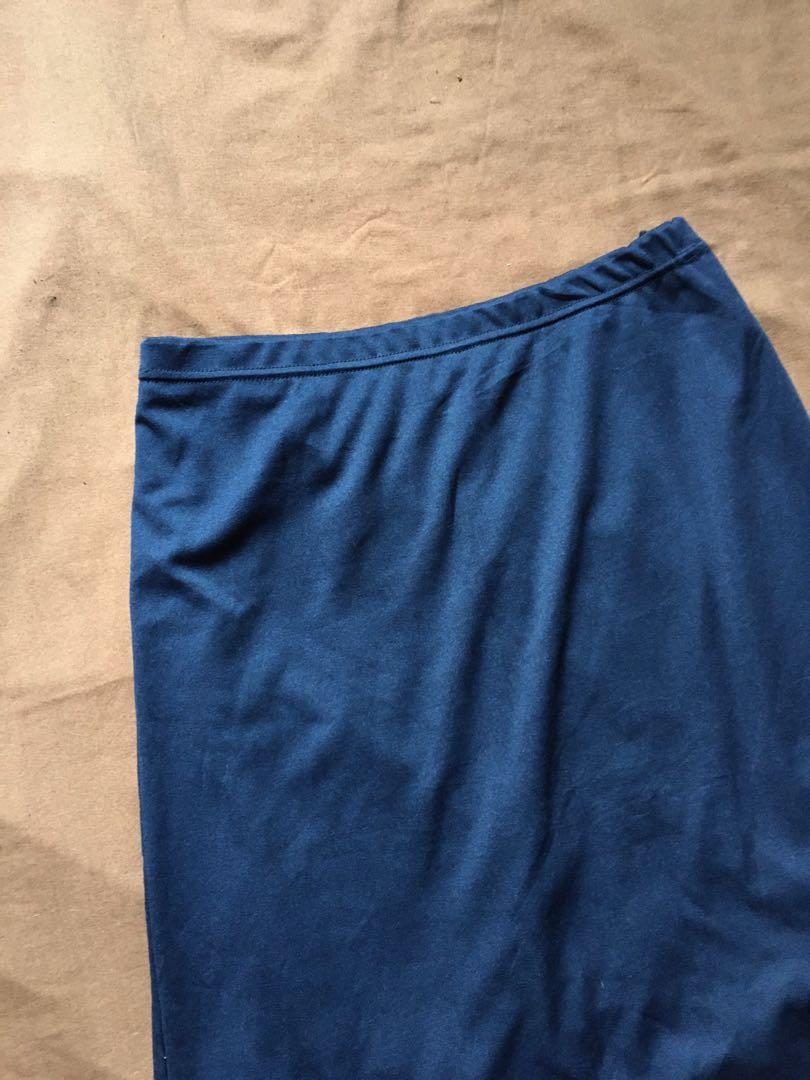 navy blue skirt, Women's Fashion, Bottoms, Skirts on Carousell
