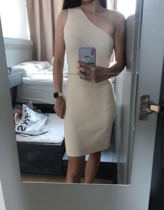 One shoulder sweater dress (Category: Dresses) located in Imus. Submitted by a_bys (Listing ID 1149919472, Image 1). Description: fits to small-medium used once .