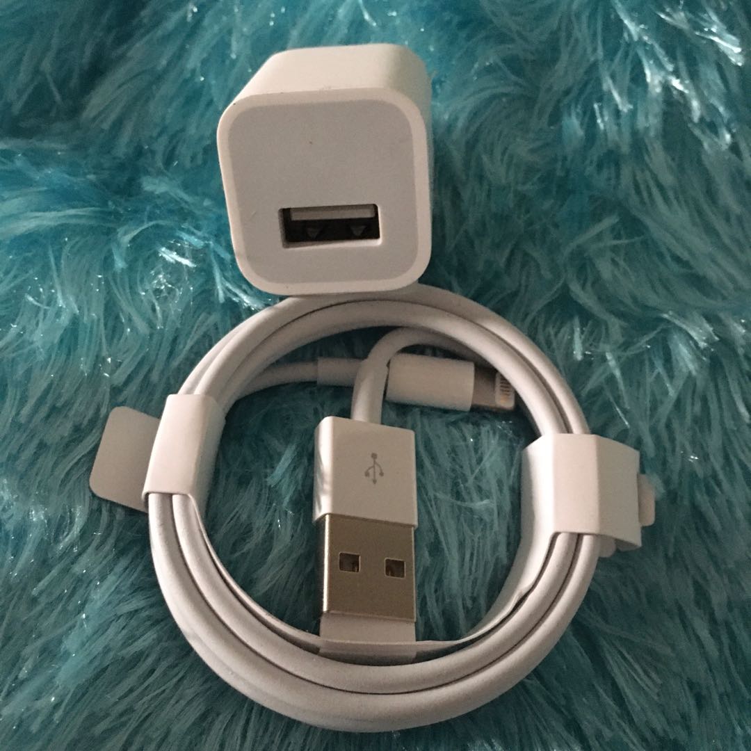 Original Apple iPhone Charger 5 watts adapter and lightning cable