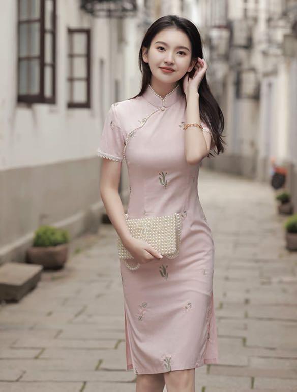 Pink Cheongsam with Floral Embroidery M