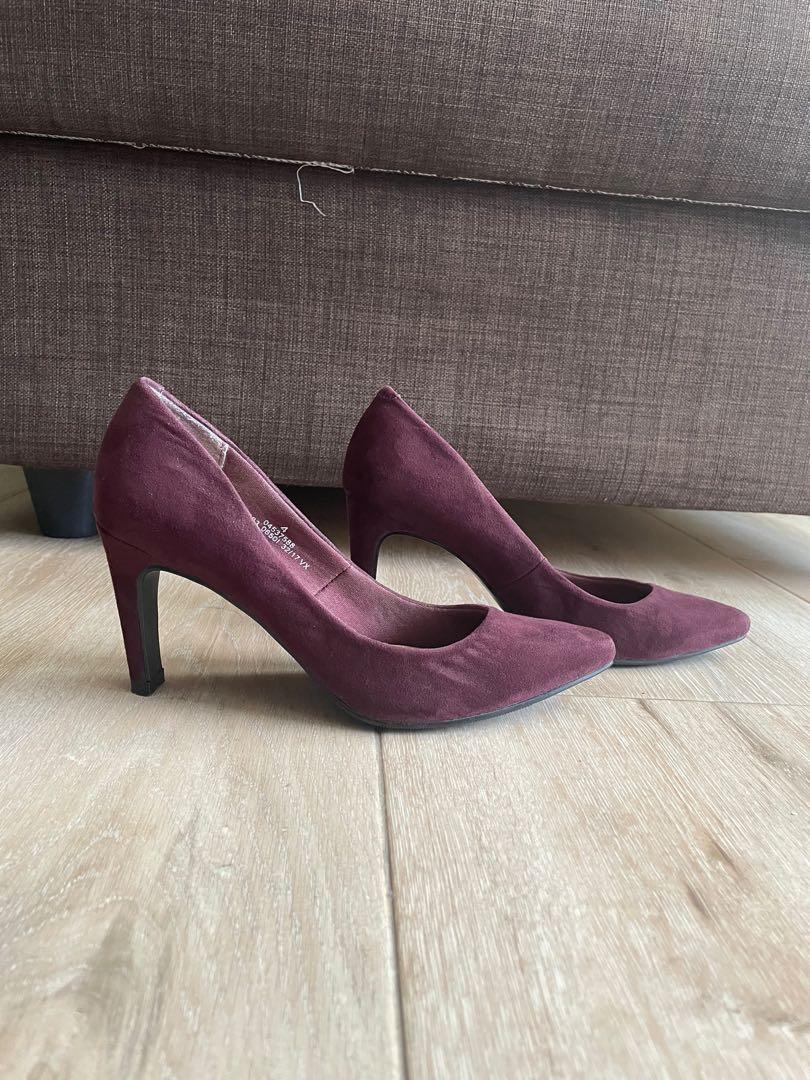Plum top suede pumps