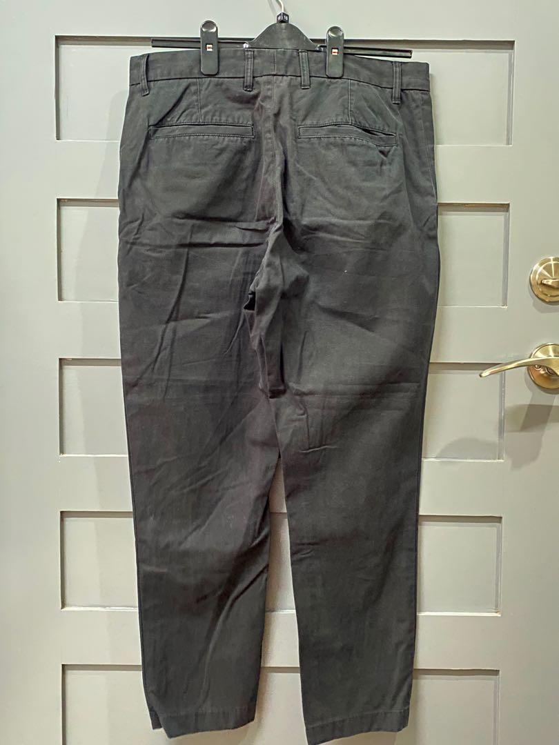 Preloved H&M Chinos (Black) 2 Pairs (Category: Chinos) located in Quezon City. Submitted by esb333 (Listing ID 1149927768, Image 2). Description: *PIOG* I have two (2) pairs of this chinos (Php700 if 2 pairs are bought) RFS: Decluttering Size: See dimensions of each part Fit: Slim Fit Area: Cubao/Araneta City Pick-up or via Shipping as of the moment *ALTERED -> Waistline and leg width *USED, BUT NOT ABUSED *No stain *Minor issues by the belt loop