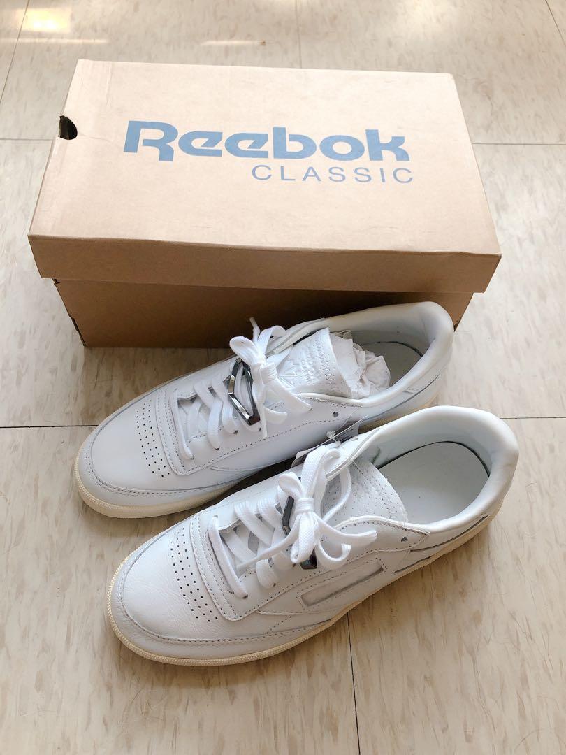 全新品Reebok小白球鞋, 她的時尚, 鞋, 運動鞋在旋轉拍賣