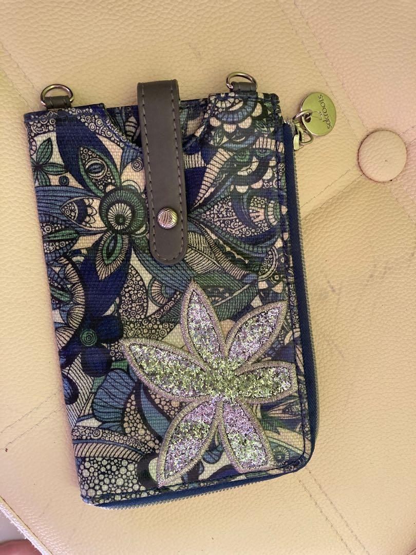 Sakroots Ella Smartphone Sling/Wallet bag (Category: Luxury Bags & Wallets) located in Pasig City. Submitted by joannabongoi (Listing ID 1149953526, Image 2). Description: 📌NO LONG RESERVATION 📌ACCEPTED OFFER MEANS SOLD 📌NO REPLY-CONSIDERED BOGUS BUYER… 🌟Issue: Missing Sling 🌟 YES, Pwedi COD Via shoppe Checkout‼️ .