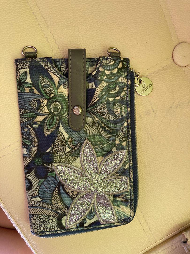 Sakroots Ella Smartphone Sling/Wallet bag (Category: Luxury Bags & Wallets) located in Pasig City. Submitted by joannabongoi (Listing ID 1149953526, Image 1). Description: 📌NO LONG RESERVATION 📌ACCEPTED OFFER MEANS SOLD 📌NO REPLY-CONSIDERED BOGUS BUYER… 🌟Issue: Missing Sling 🌟 YES, Pwedi COD Via shoppe Checkout‼️ .