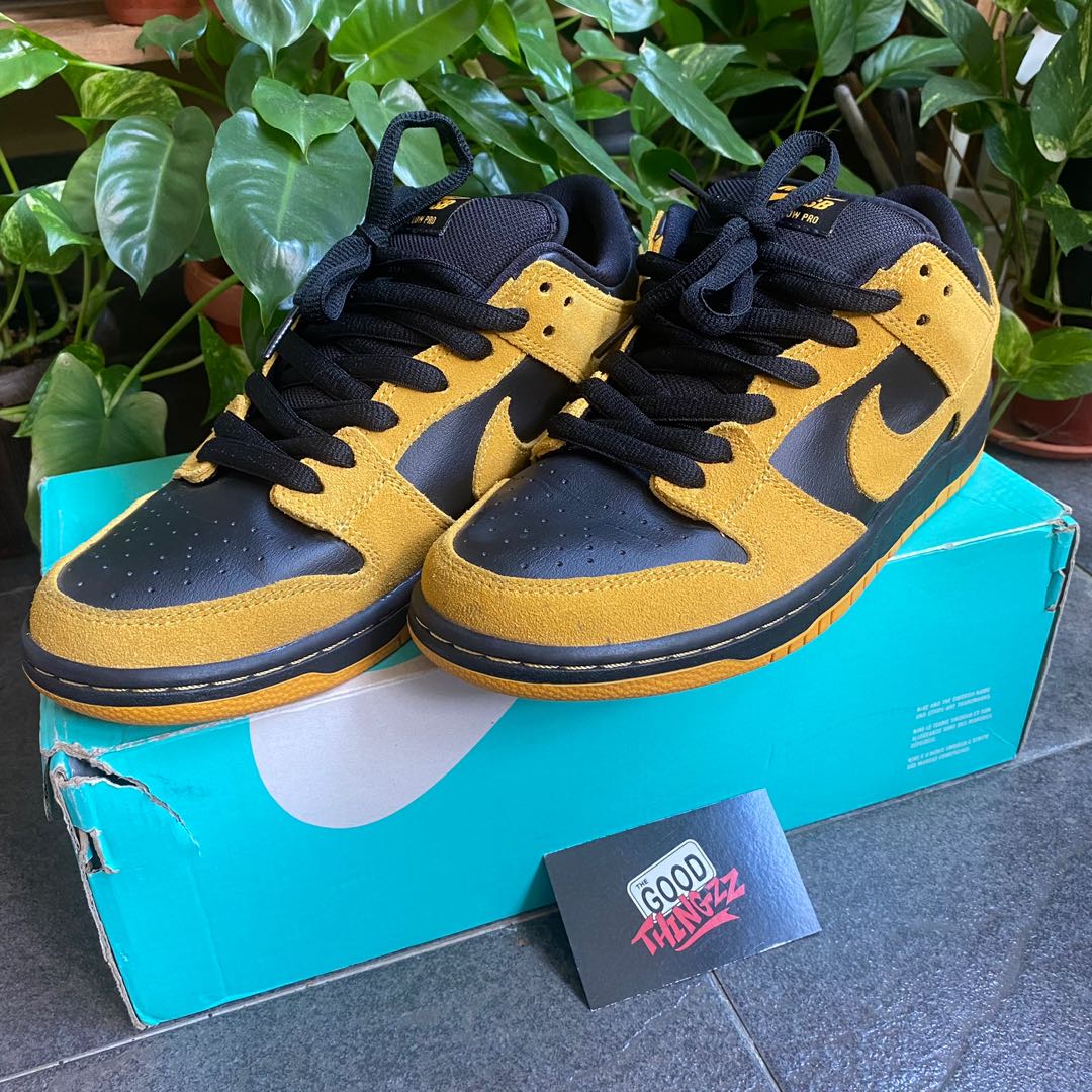 SB Dunk Low Iowa 2015, Men's Fashion, Footwear, Sneakers on Carousell