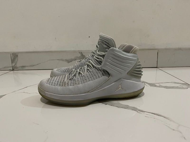 SEPATU AIR JORDAN 32 PURE PLATINUM 